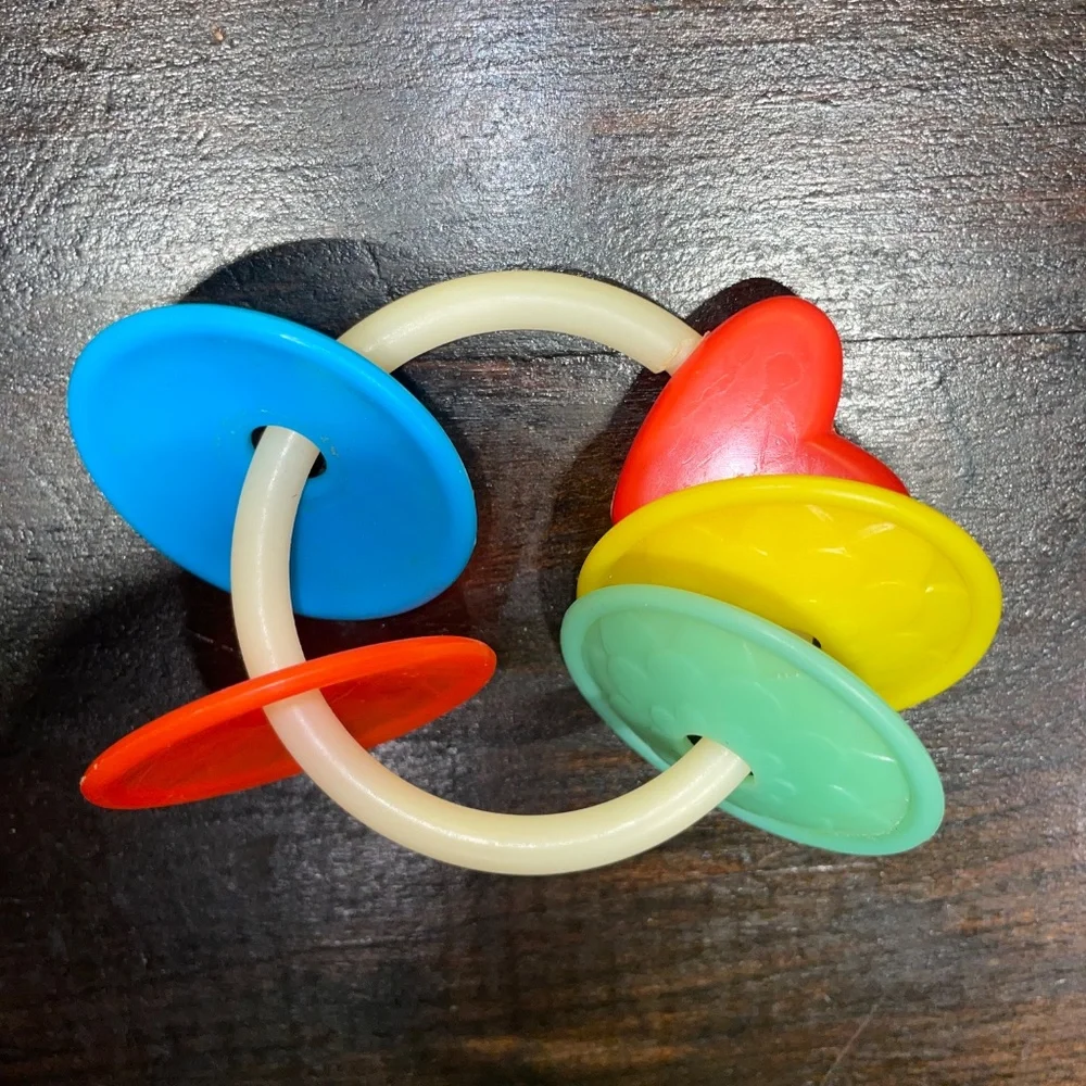 Vintage Kidentials Rainbow Heart‎ Baby Nursery Charms Toy 1987